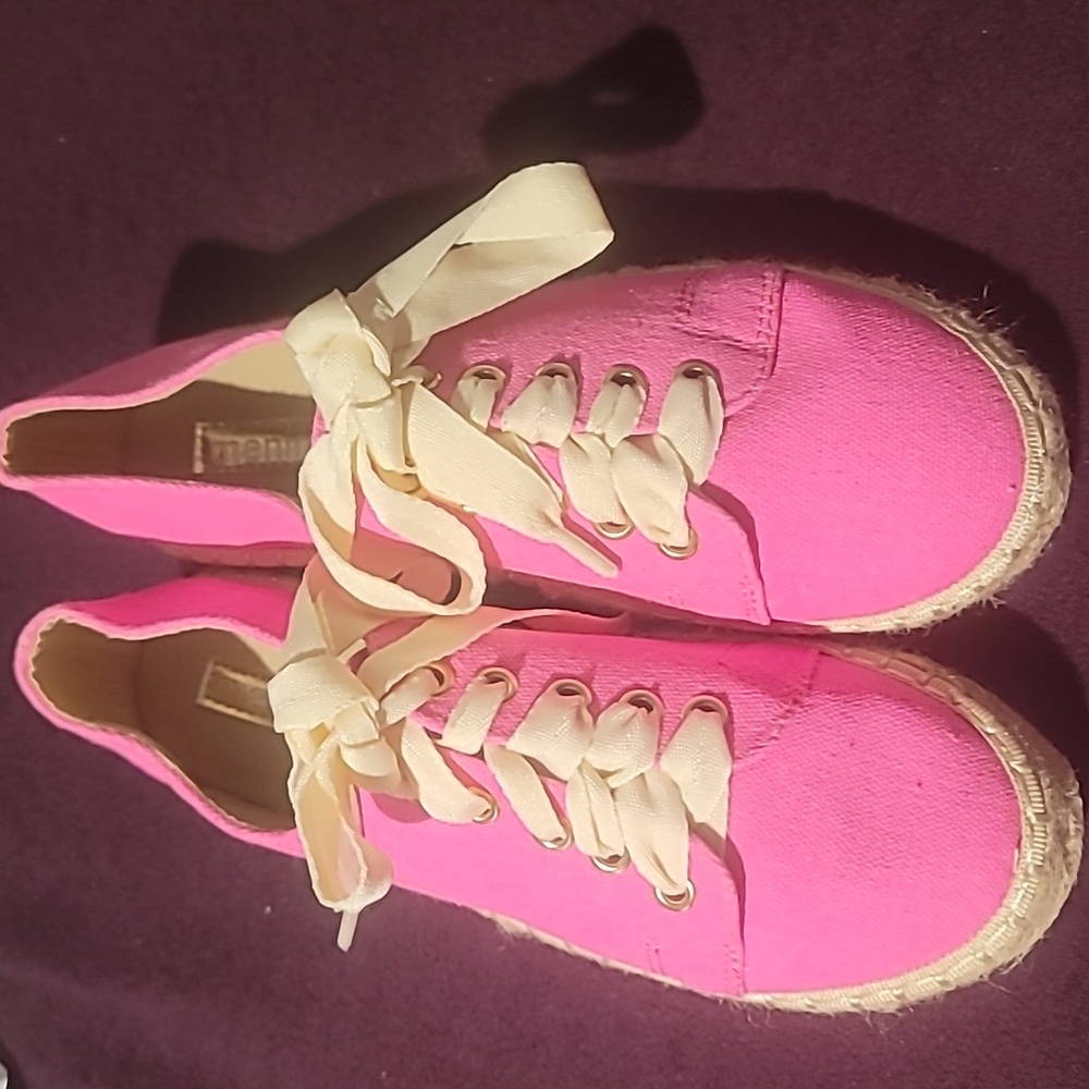 Menina Woman's Platform Shoe Size 5